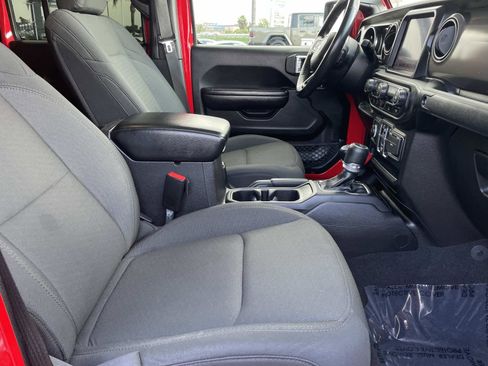 Used 2021 Jeep Gladiator Willys image 25