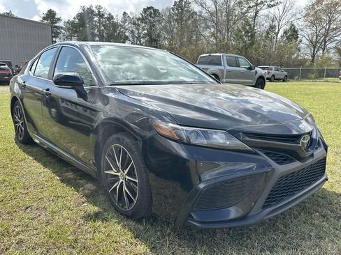 Used 2024 Toyota Camry SE image 11