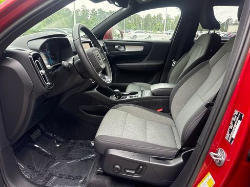 Used 2023 Volvo XC40 B5 Core w/ Convenience Package AWD/4WD image 12