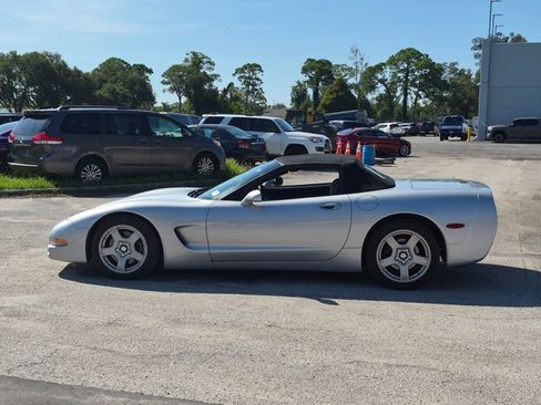 Used 1998 Chevrolet Corvette Convertible w/ Memory Pkg RWD image 8