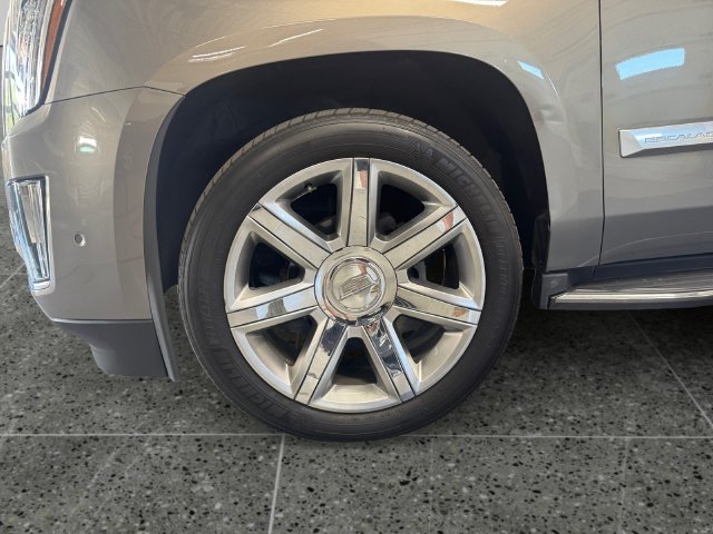 Used 2018 Cadillac Escalade Luxury AWD/4WD image 27