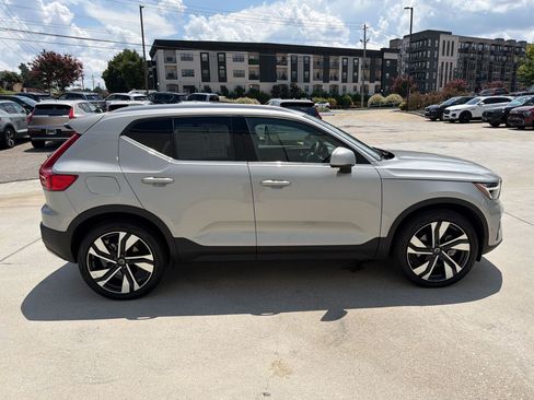 Used 2023 Volvo XC40 B4 Plus w/ Protection Package Premier FWD image 8