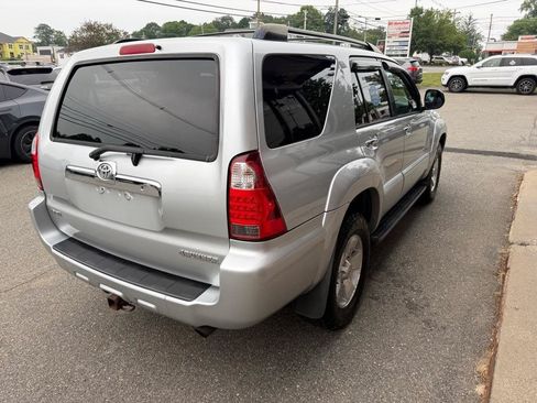 Used 2006 Toyota 4Runner SR5 AWD/4WD image 4