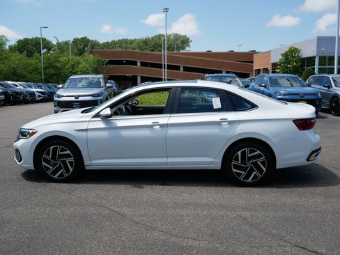 Certified 2024 Volkswagen Jetta SEL FWD image 4