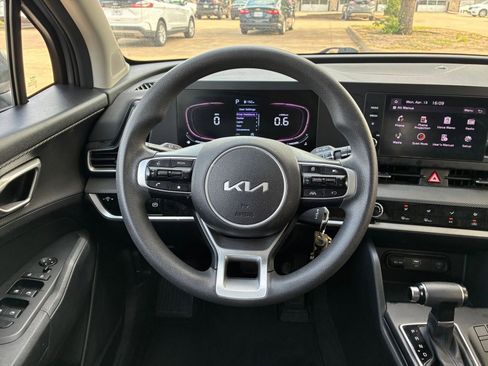 Used 2024 Kia Sportage LX FWD image 31