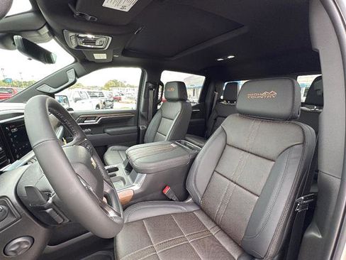 New 2026 Chevrolet Silverado 1500 High Country w/ High Country Premium Package AWD/4WD image 14