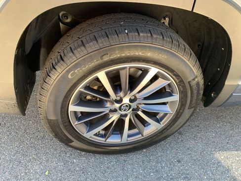 Used 2018 Toyota Highlander XLE FWD image 8