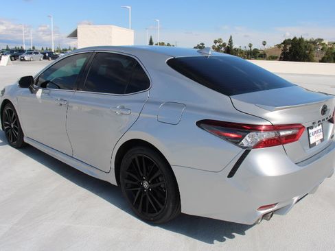 Used 2022 Toyota Camry XSE FWD image 5