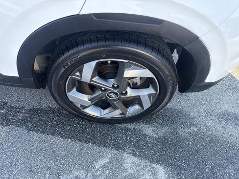 Used 2024 Hyundai Venue SEL image 14