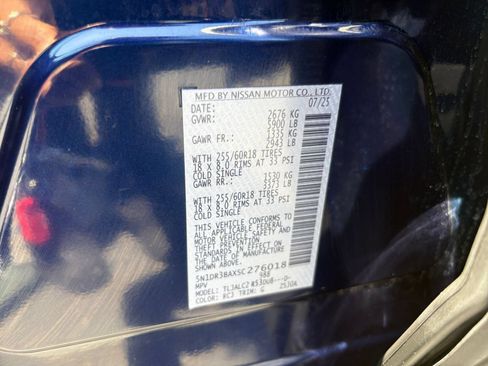 Used 2025 Nissan Pathfinder SV FWD image 32