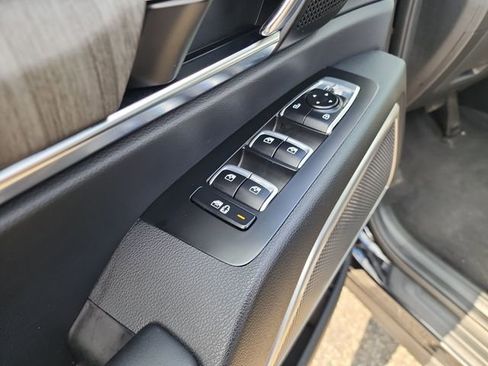 Used 2024 Kia Telluride EX w/ EX Captain's Chair Package FWD image 11