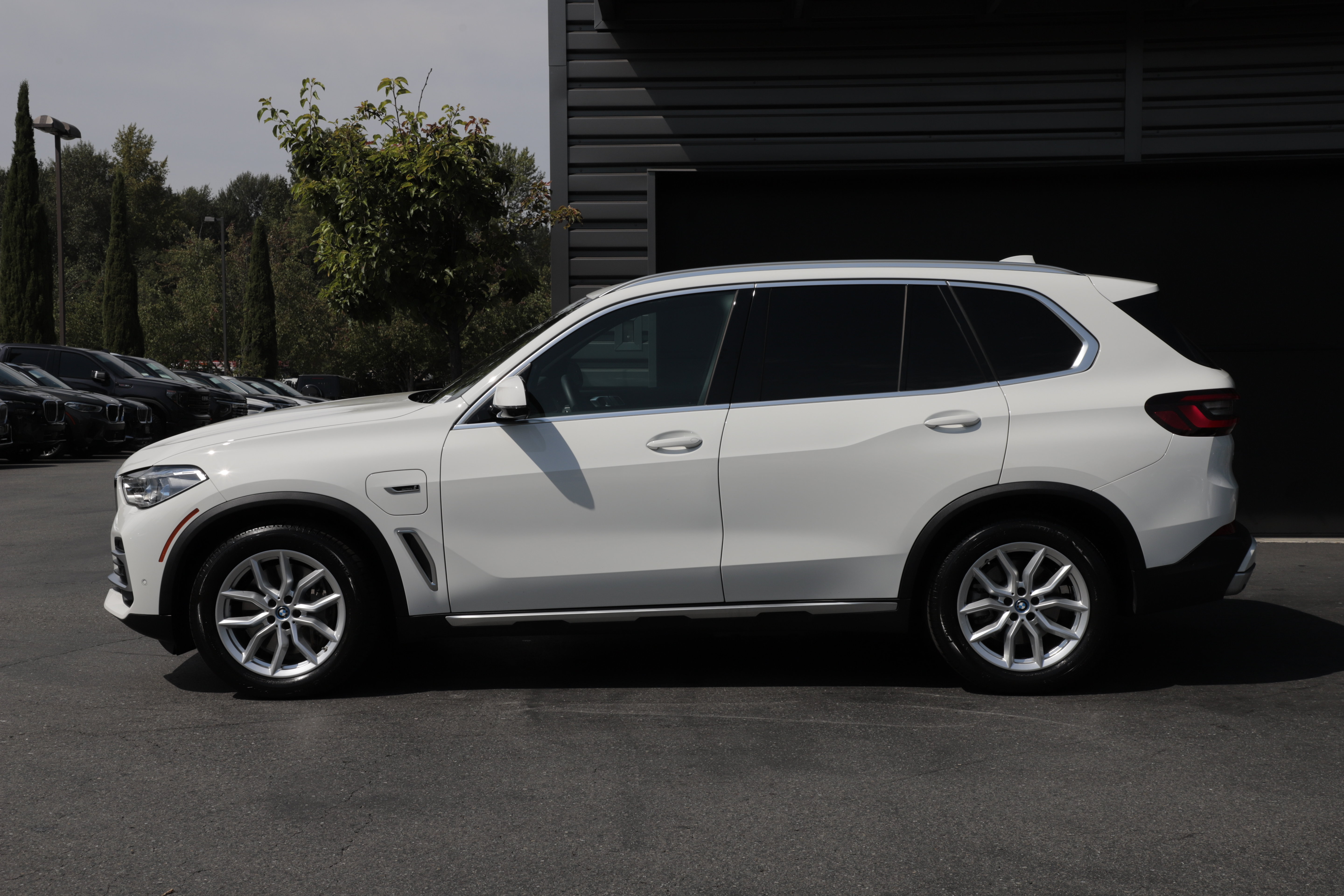 Used 2023 BMW X5 xDrive45e w/ Executive Package AWD/4WD image 5