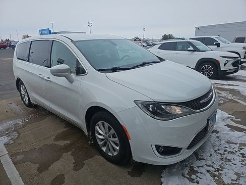 Used 2020 Chrysler Pacifica Touring w/ Cold Weather Group image 1