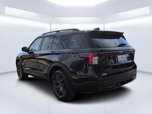 Used 2025 Ford Explorer ST-Line w/ ST-Line Street Pack AWD/4WD image 5