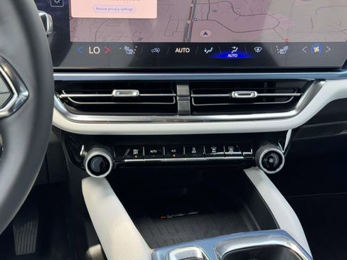 New 2026 Chevrolet Equinox EV LT AWD/4WD image 11