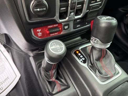 Used 2019 Jeep Wrangler Unlimited Rubicon AWD/4WD image 34