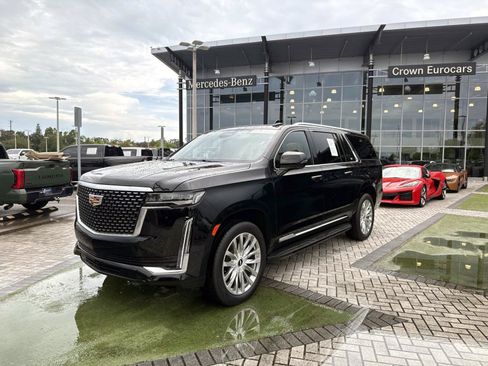 Used 2023 Cadillac Escalade ESV Premium Luxury AWD/4WD image 2
