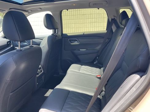 Used 2025 Nissan Rogue Platinum w/ Tech Package FWD image 12