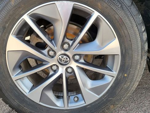Used 2017 Toyota RAV4 XLE image 15