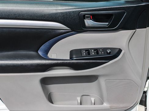 Used 2018 Toyota Highlander XLE image 21