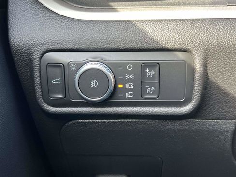 Used 2022 Ford Explorer XLT w/ Equipment Group 202A image 25