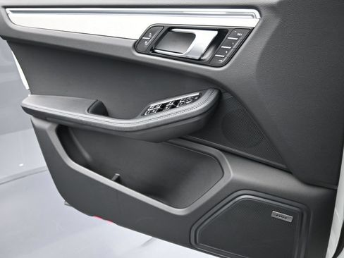 Certified 2026 Porsche Macan AWD/4WD image 24