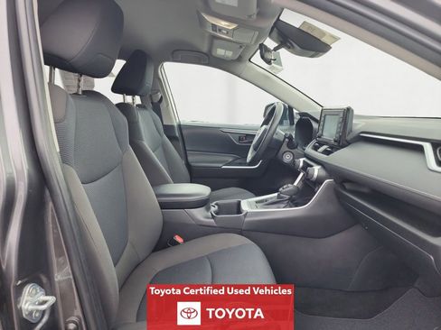 Certified 2022 Toyota RAV4 LE AWD/4WD image 17