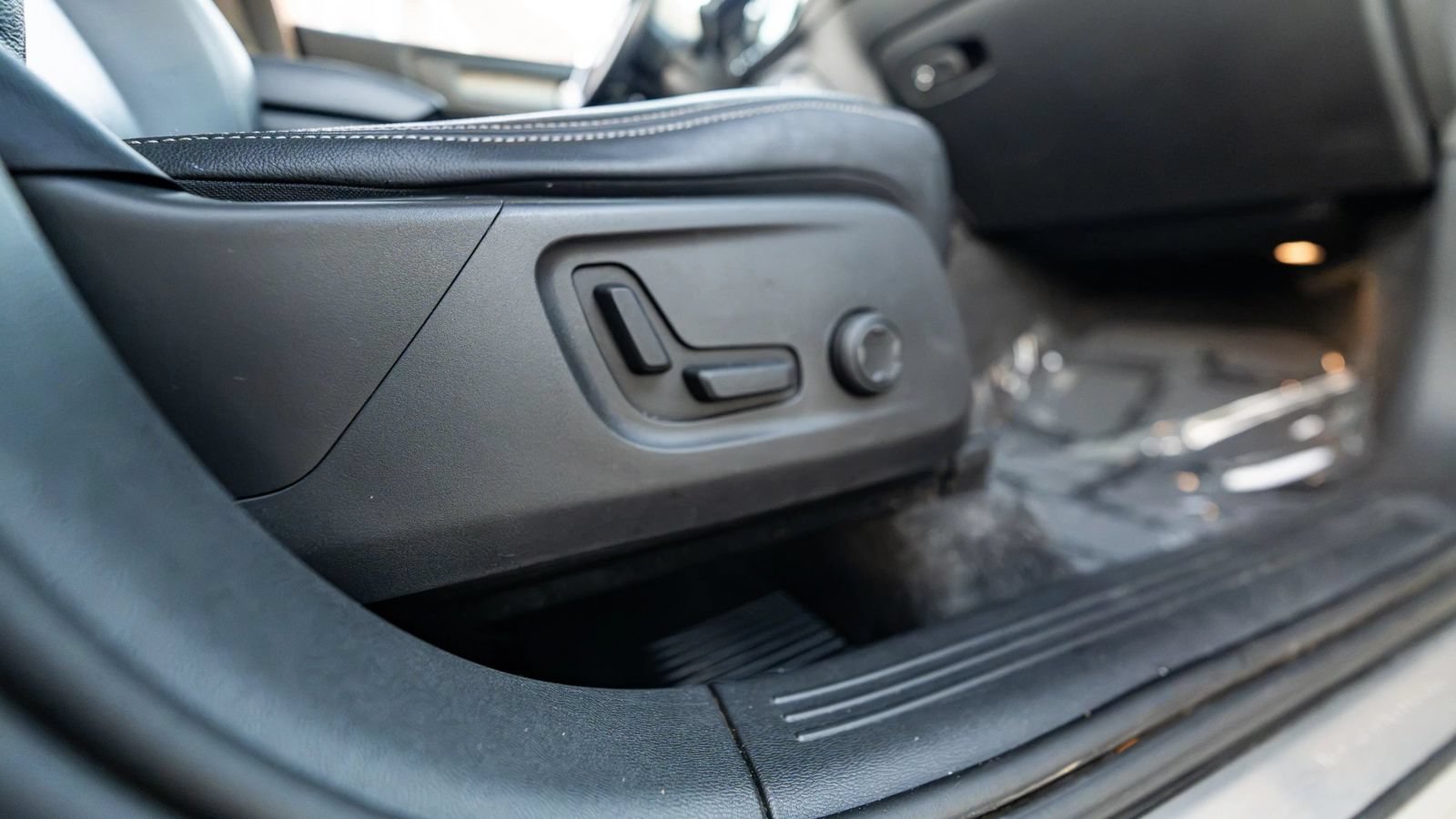 Used 2019 Volvo XC40 T5 Inscription AWD/4WD image 14