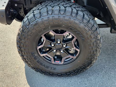 Used 2022 Jeep Gladiator Rubicon w/ LED Lighting Group AWD/4WD image 6