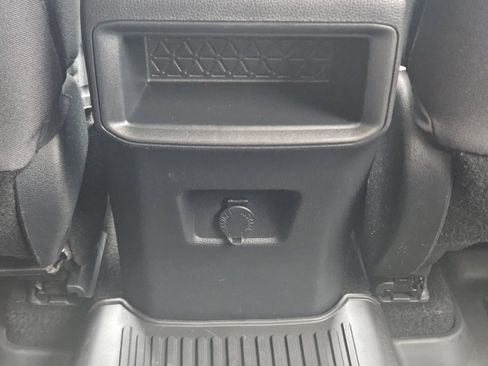 Used 2019 Toyota RAV4 LE w/ Carpet Mat Package image 27