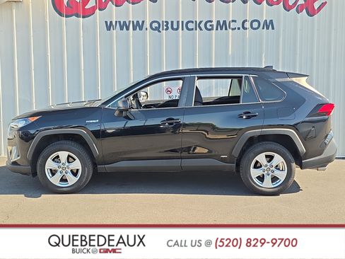 Used 2021 Toyota RAV4 LE AWD/4WD image 4