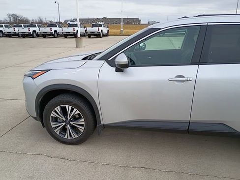 Used 2023 Nissan Rogue SV AWD/4WD image 6