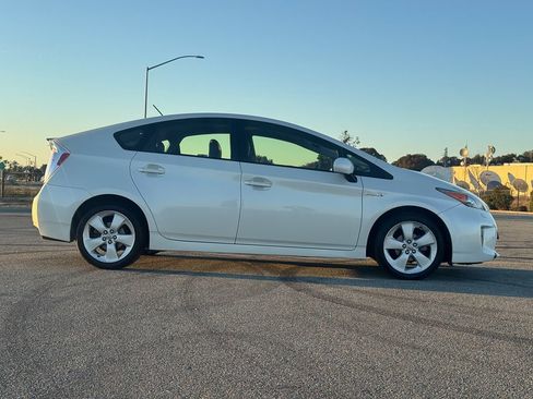 Used 2015 Toyota Prius Five image 10