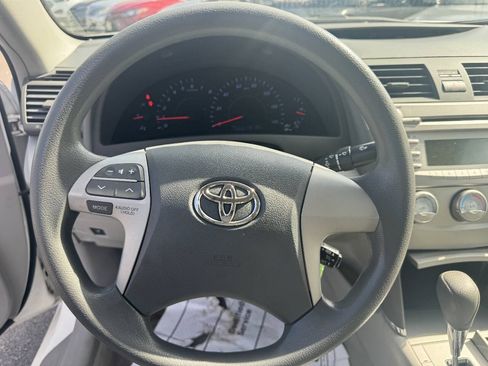 Used 2011 Toyota Camry LE FWD image 9