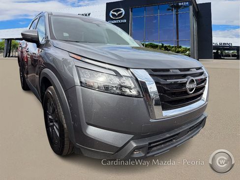 Used 2025 Nissan Pathfinder SV image 6