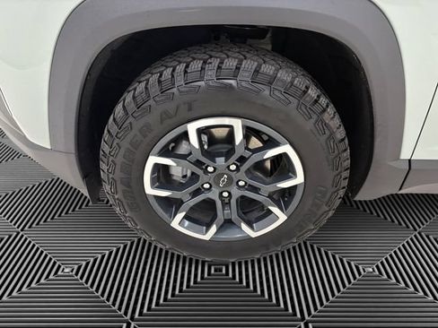 Certified 2025 Chevrolet Equinox ACTIV w/ Safety and Technology Package AWD/4WD image 9