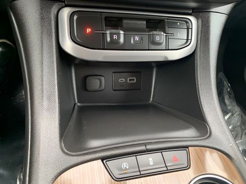 Used 2023 GMC Acadia SLE w/ Driver Convenience Package image 43