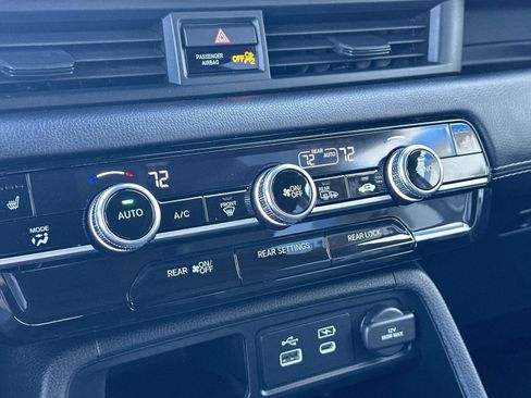 Certified 2023 Honda Pilot Touring image 18