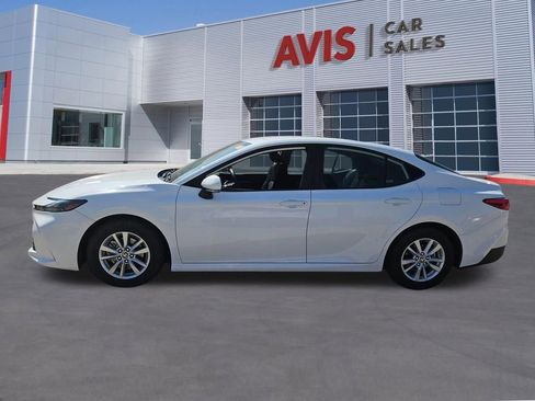 Used 2025 Toyota Camry LE image 2