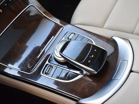 Used 2017 Mercedes-Benz GLC 300 4MATIC image 35