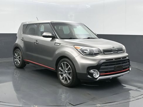 Used 2019 Kia Soul ! FWD image 2