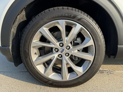 Used 2022 Ford Explorer Platinum w/ Equipment Group 601A AWD/4WD image 12