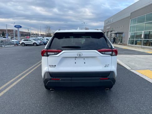 Used 2025 Toyota RAV4 XLE w/ Convenience Package image 4