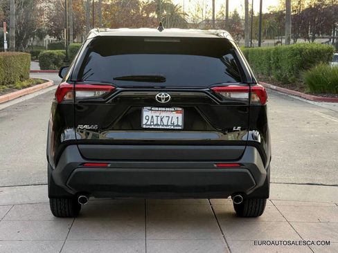 Used 2022 Toyota RAV4 LE image 5