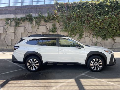 Used 2025 Subaru Outback Limited AWD/4WD image 4