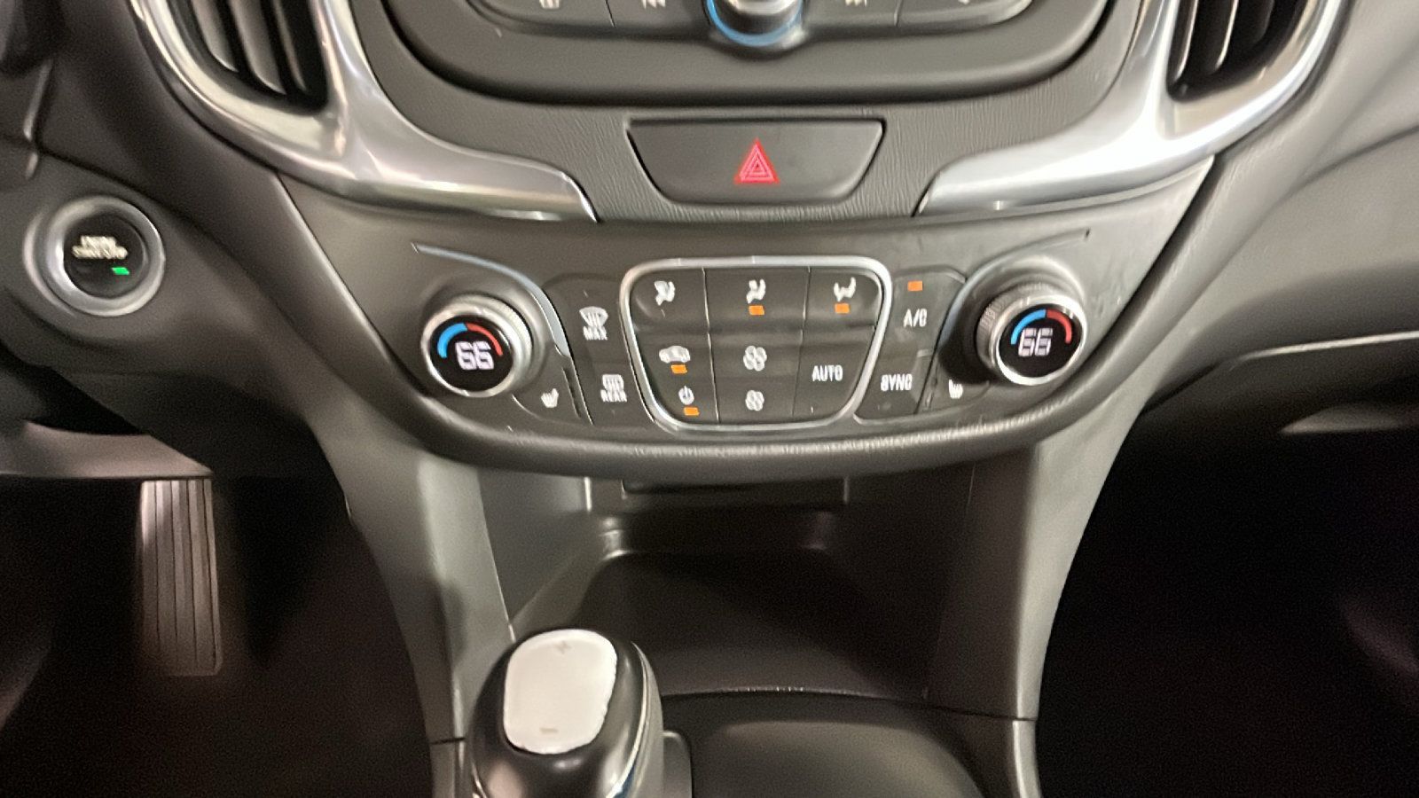 Used 2020 Chevrolet Equinox LT FWD image 26