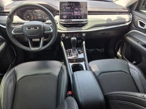 Used 2022 Jeep Compass Latitude FWD image 9