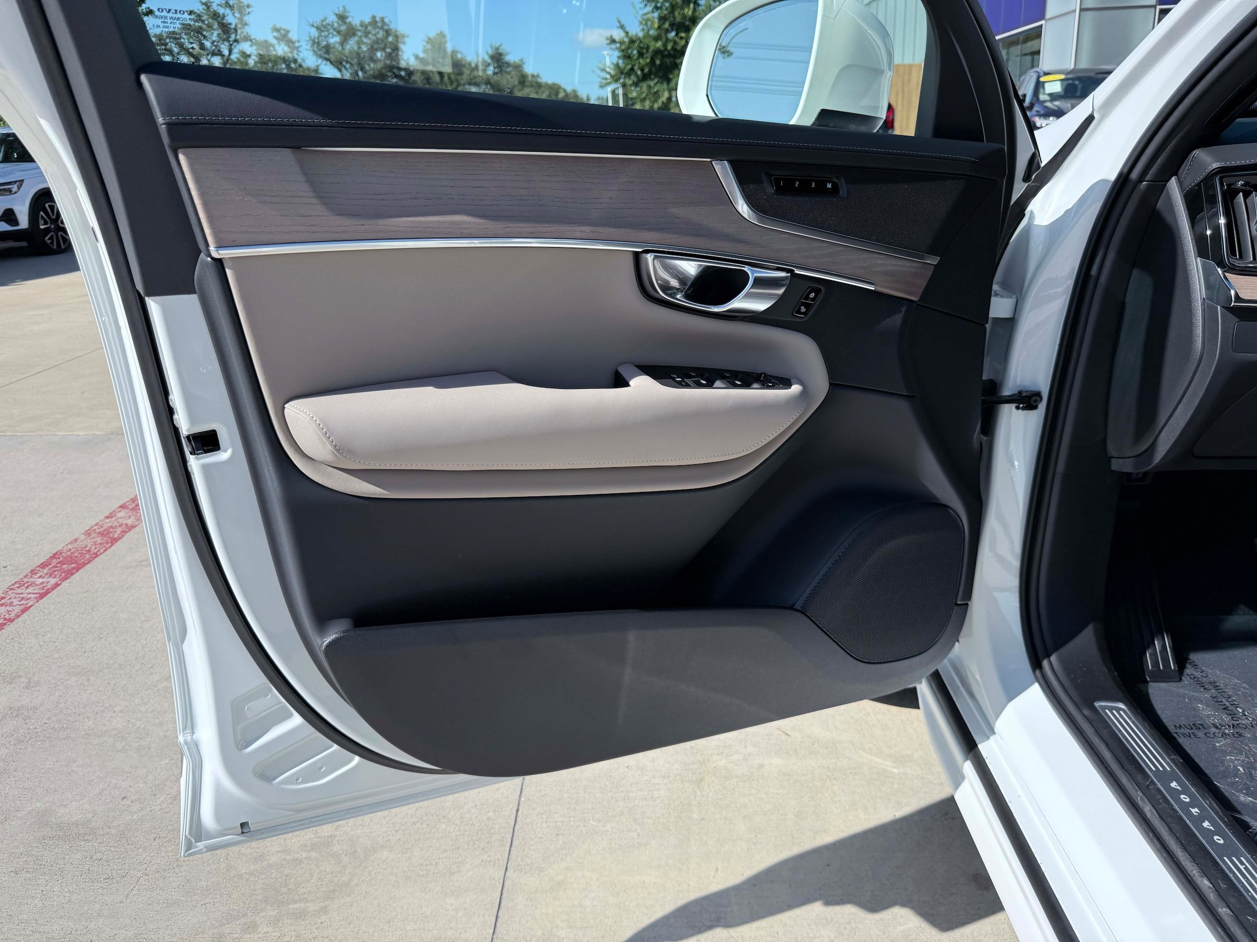 New 2026 Volvo XC90 B6 Plus w/ Protection Package Premier AWD/4WD image 10