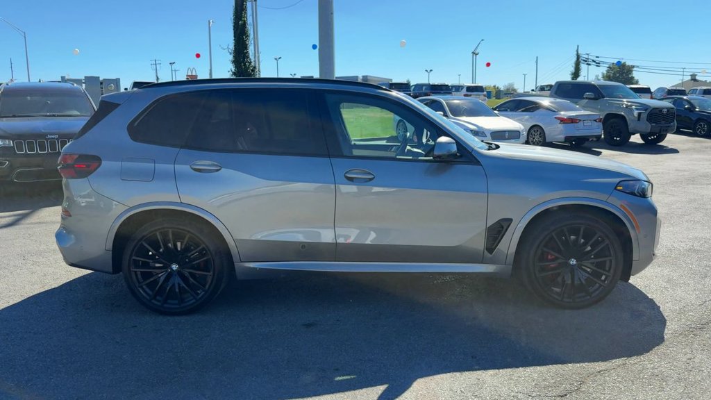 Used 2024 BMW X5 xDrive40i w/ M Sport Package AWD/4WD image 8