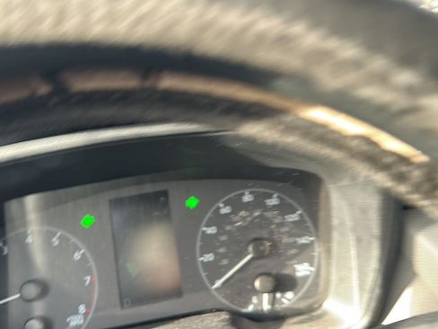 Used 2024 Toyota Corolla Cross L image 12